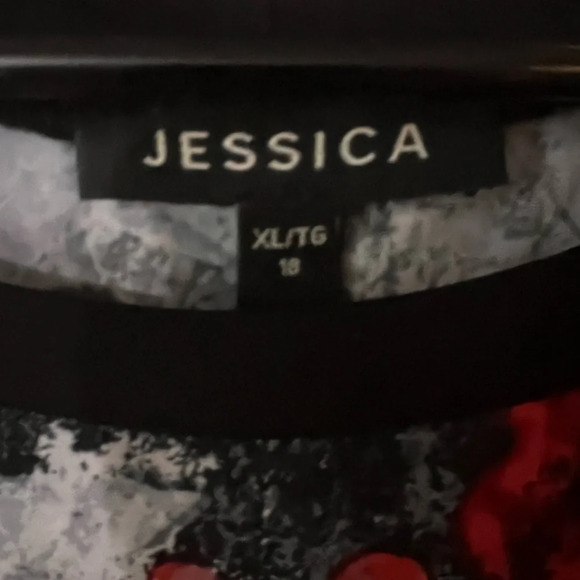 Beautiful floral top - Picture 2 of 5